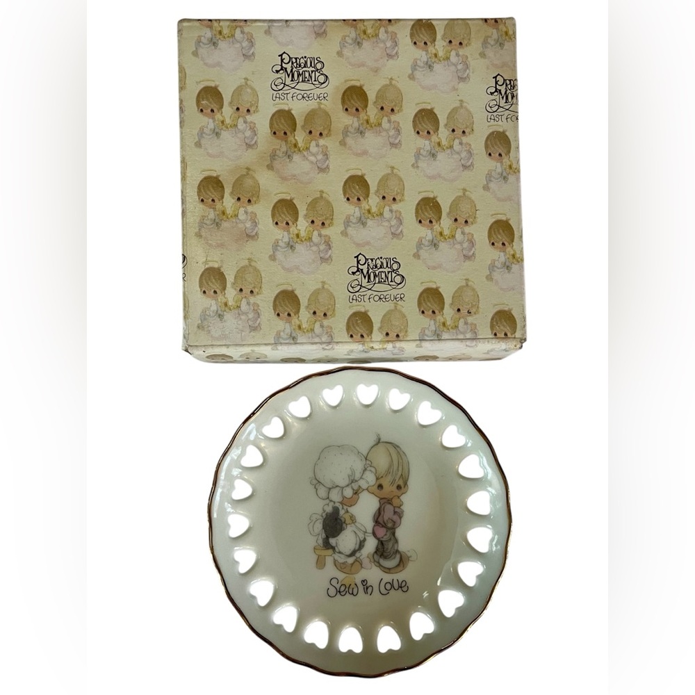 Hostess Pick 🥳💥 Precious Moments 'Sew in Love' Heart Plate - Picture 2 of 6